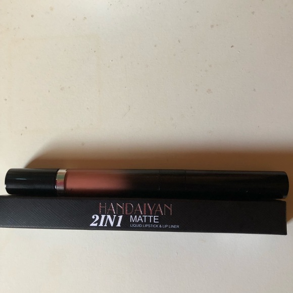 Lip gloss and liner - Picture 2 of 2